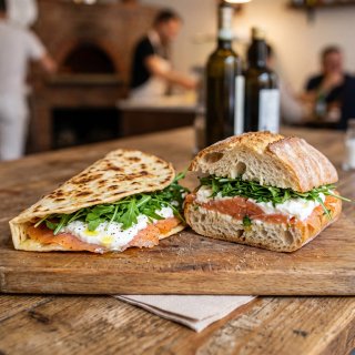 salmone, squaquerone, rucola