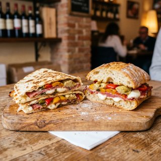 speck, mozzarella, peperoni, carciofi